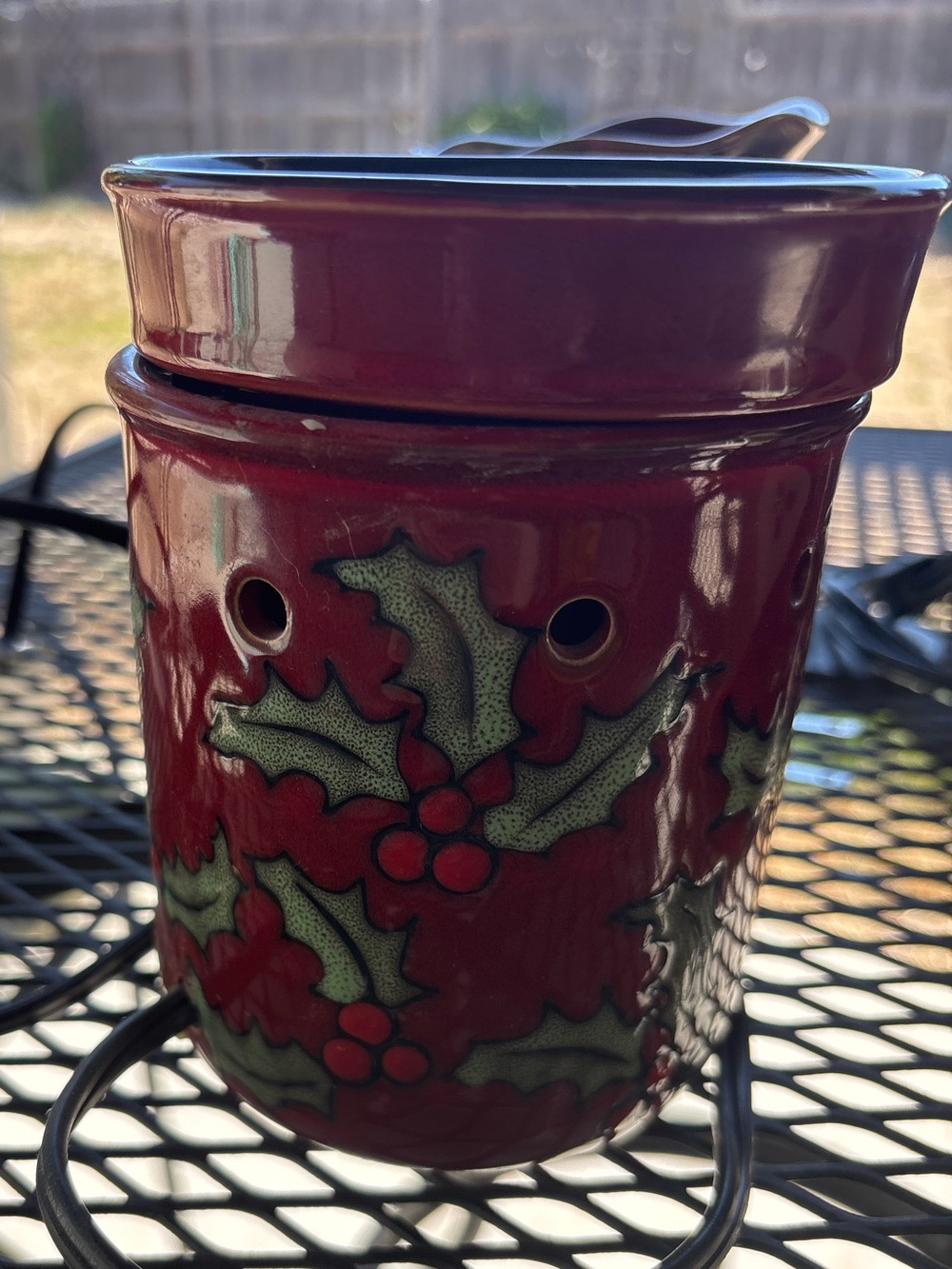 Holiday Scentsy  Warmer Red with Holly Design